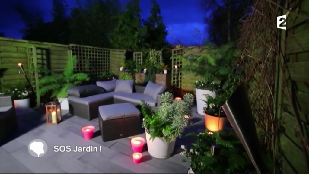 notre mobilier de jardin à la télévision ambiance nuit